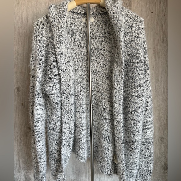 Mudd Black and White Sweater - Picture 1 of 6